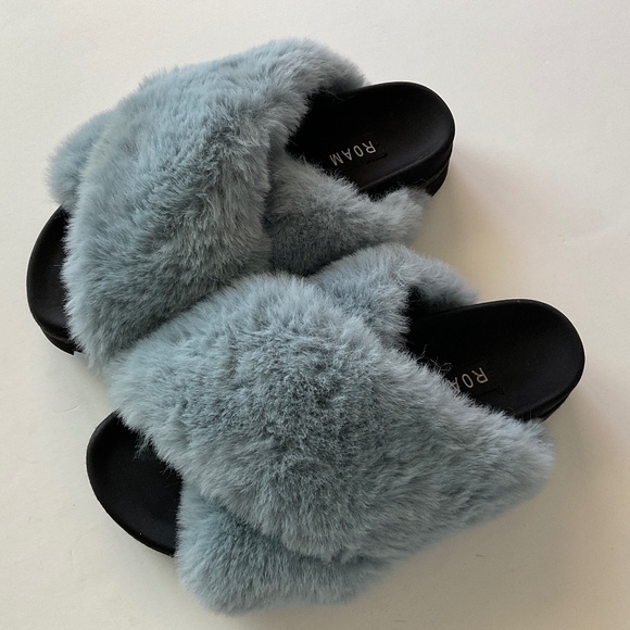 ROAM Cloud Slippers Icy Blue Faux Fur Size 11 EU 41 - Picture 2 of 11